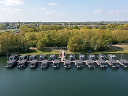 Houseboat Mookerplas With a View