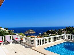 Villa With Heated Pool