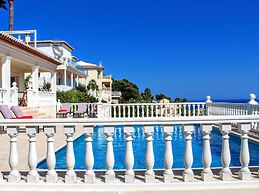 Villa With Heated Pool