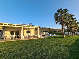 Holiday Home in Leonforte With Private Pool