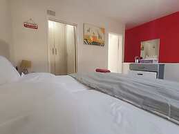 Apartment Sleeps 2 With Queen Bed