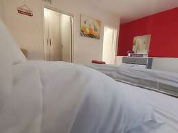 Apartment Sleeps 2 With Queen Bed