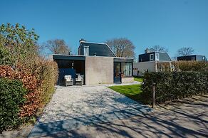 Bungalow on Holiday Park De Klepperstee Ouddorp