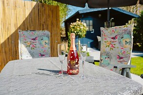Bungalow on Holiday Park De Klepperstee Ouddorp