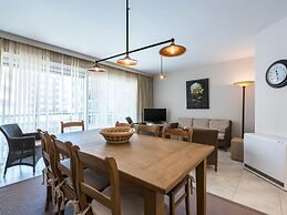 Apartment Near Seawall With sea View