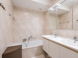 Apartment Near Seawall With sea View