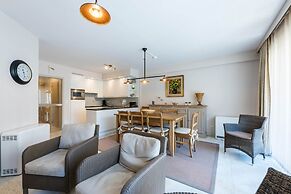 Apartment Near Seawall With sea View