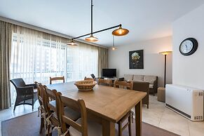 Apartment Near Seawall With sea View