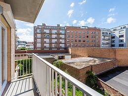 Apartment Near Seawall With sea View