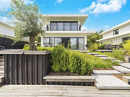 Beautiful Water Villa Near Harderwijk
