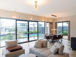 Beautiful Water Villa Near Harderwijk