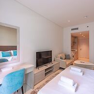 Chic Palm Studio With Infinity Pool