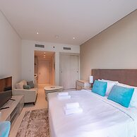 Chic Palm Studio With Infinity Pool
