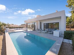 Luxury Villa Near Las Colinas