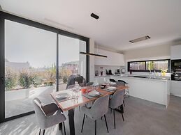 Luxury Villa Near Las Colinas