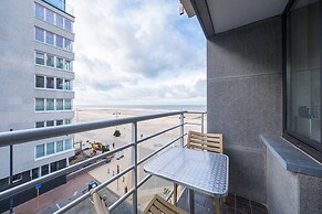 Cozy Studio With Terrace and sea View
