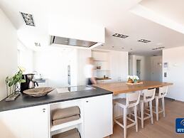 Elegant Seaside Apartment