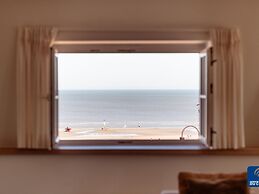 Elegant Seaside Apartment