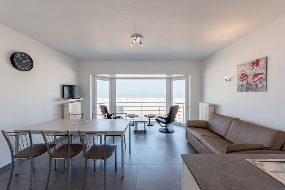 Apartment on Sea Wall With Stunning Views
