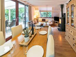 Lanaken Luxe Garden Retreat