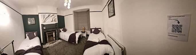 Charming 4-bed House in Wednesbury