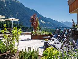 Lakeside Escape With Garden Fun
