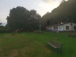 Lakeside Escape With Garden Fun