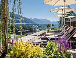 Lakeside Escape With Garden Fun