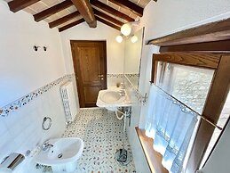 Luxurious Umbrian Retreat for 10 With Private Terrace and Pool