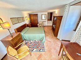 Luxurious Umbrian Retreat for 10 With Private Terrace and Pool