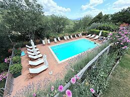 Luxurious Umbrian Retreat for 10 With Private Terrace and Pool