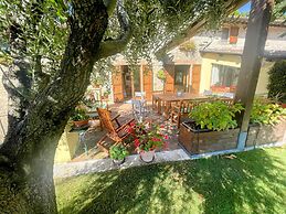 Luxurious Umbrian Retreat for 10 With Private Terrace and Pool
