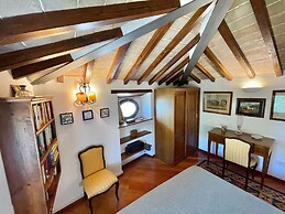 Luxurious Umbrian Retreat for 10 With Private Terrace and Pool