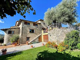 Luxurious Umbrian Retreat for 10 With Private Terrace and Pool