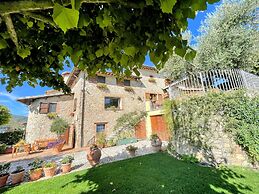Luxurious Umbrian Retreat for 10 With Private Terrace and Pool
