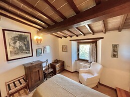 Luxurious Umbrian Retreat for 10 With Private Terrace and Pool