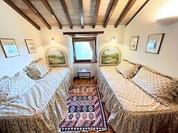 Luxurious Umbrian Retreat for 10 With Private Terrace and Pool