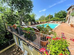 Luxurious Umbrian Retreat for 10 With Private Terrace and Pool