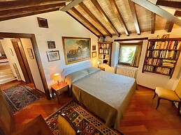 Luxurious Umbrian Retreat for 10 With Private Terrace and Pool