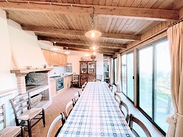 Luxurious Umbrian Retreat for 10 With Private Terrace and Pool