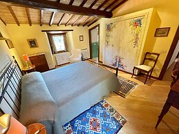 Luxurious Umbrian Retreat for 10 With Private Terrace and Pool