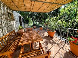 Luxurious Umbrian Retreat for 10 With Private Terrace and Pool