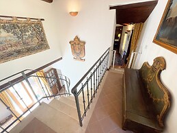 Luxurious Umbrian Retreat for 10 With Private Terrace and Pool