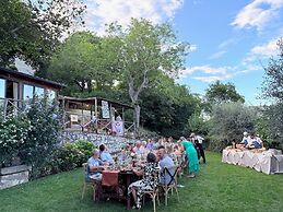 Luxurious Umbrian Retreat for 10 With Private Terrace and Pool