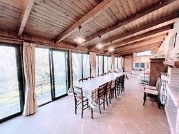 Luxurious Umbrian Retreat for 10 With Private Terrace and Pool