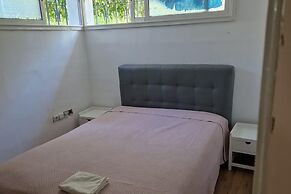 2 Bed Villa, Sleeps 4 - Garden, Wifi, Parking