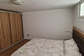 2 Bed Villa, Sleeps 4 - Garden, Wifi, Parking