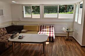 2 Bed Villa, Sleeps 4 - Garden, Wifi, Parking