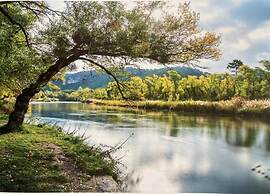 Studio in Greoux-les-bains Near Lakes