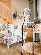 Woodland Modern Retreat